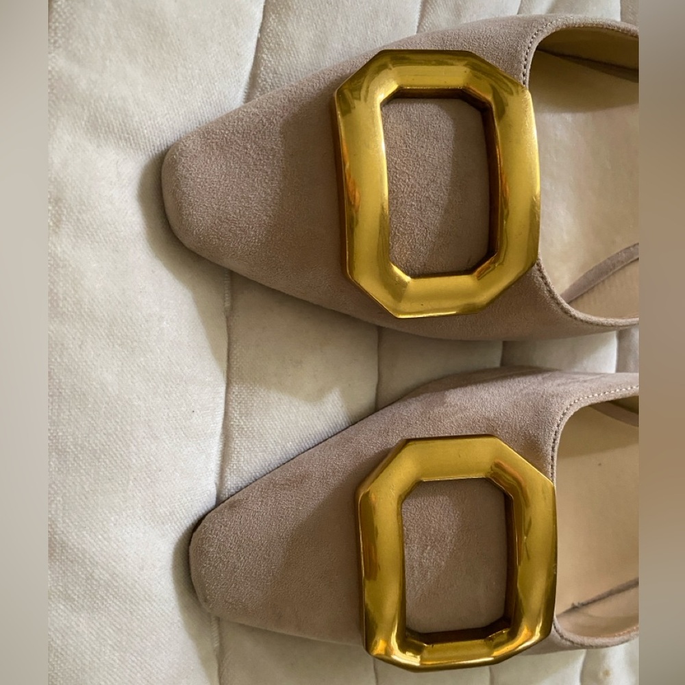 Pale taupe pointed toe suede w gold buckle detail slides by Ann Taylor Size 9 - Picture 3 of 4